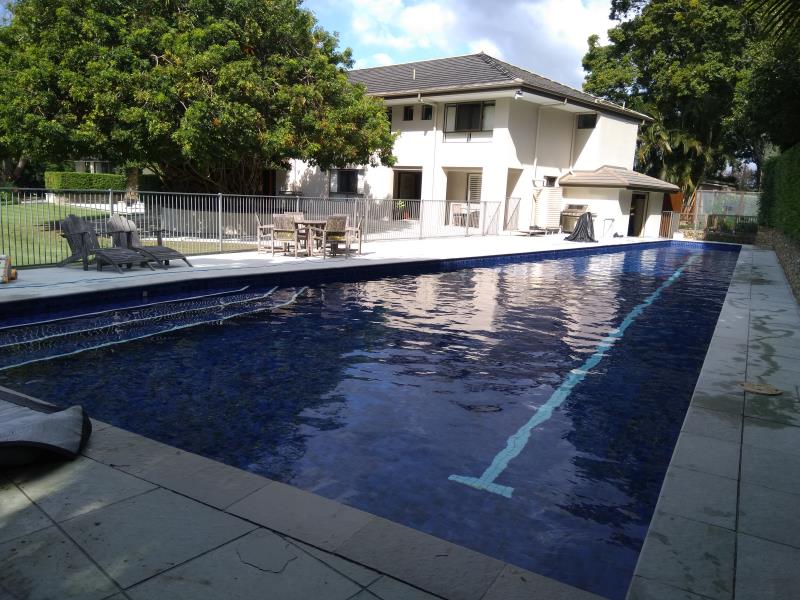 pool cleaner Broadbeach Waters