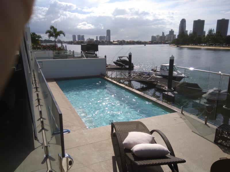 pool cleaner Surfers Paradise