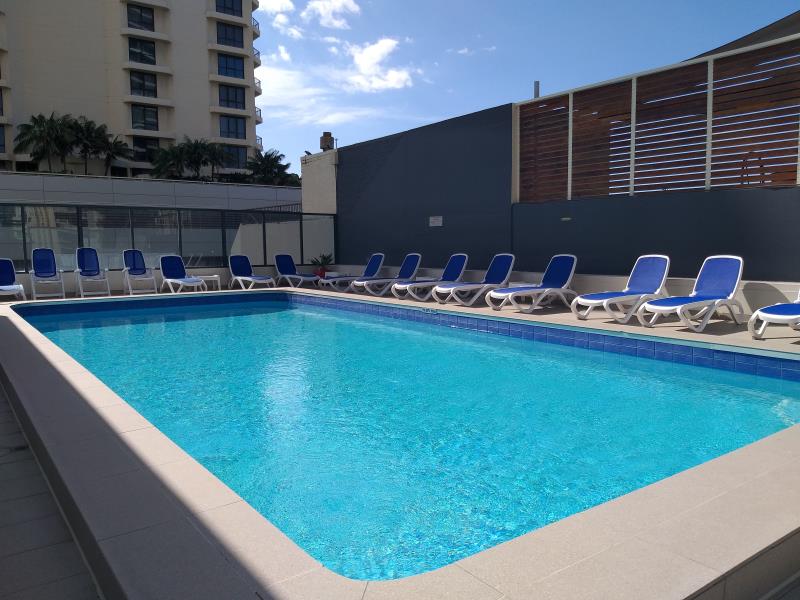 pool cleaner Surfers Paradise