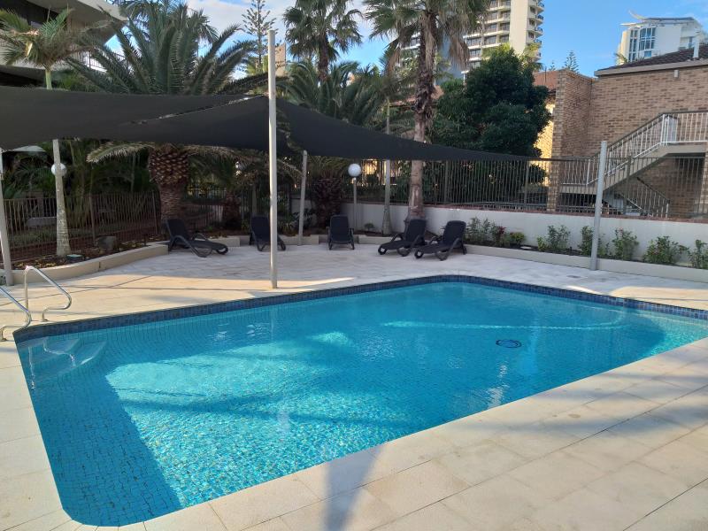 pool cleaner Surfers Paradise