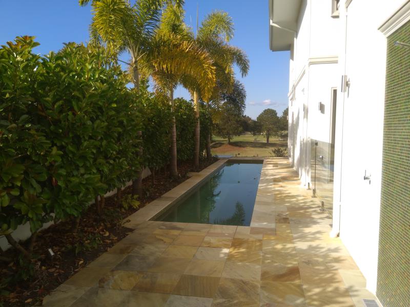 pool cleaner Carrara