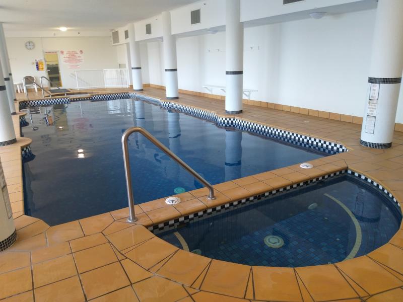 pool cleaner Main Beach