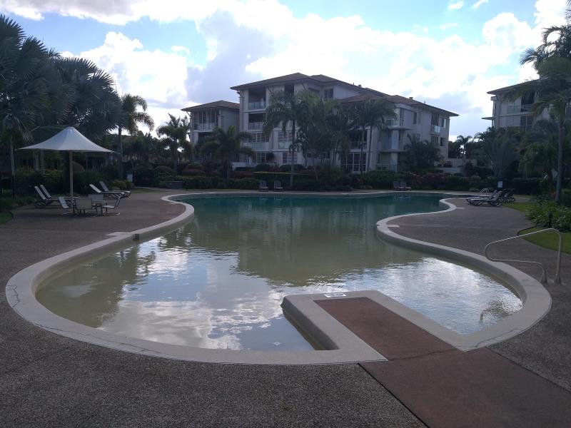 pool cleaner Hope Island