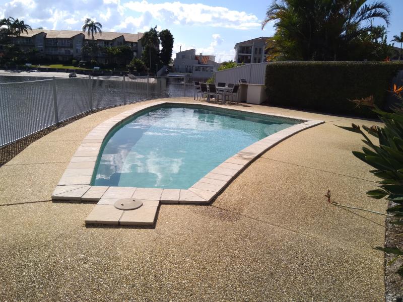 pool services Runaway Bay