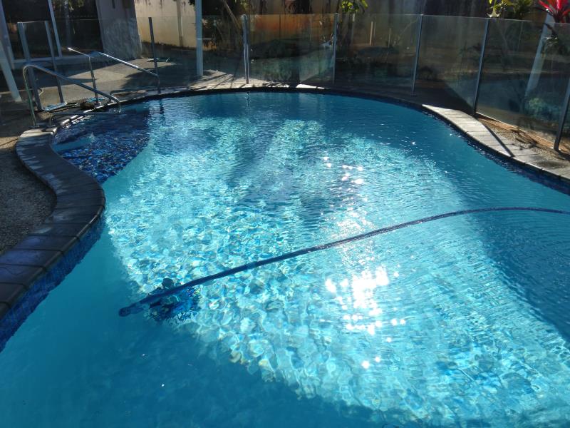pool cleaner Runaway Bay