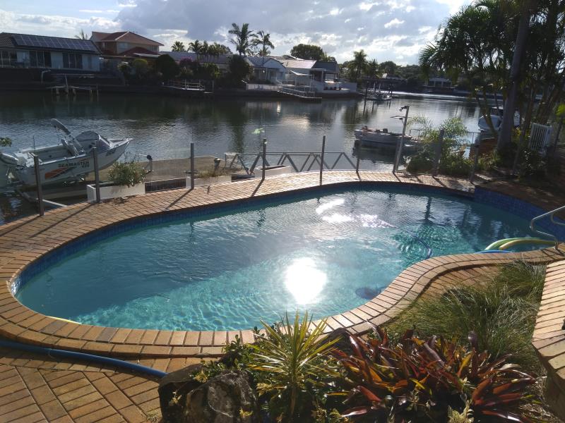 pool services Runaway Bay