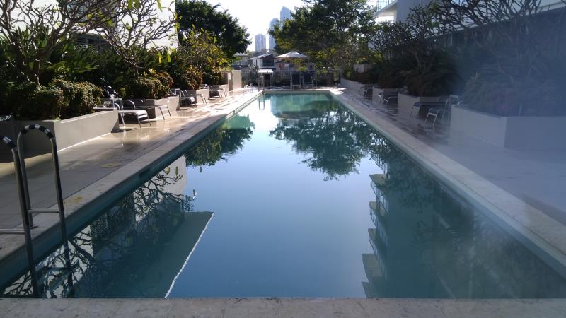 pool cleaner Broadbeach Waters