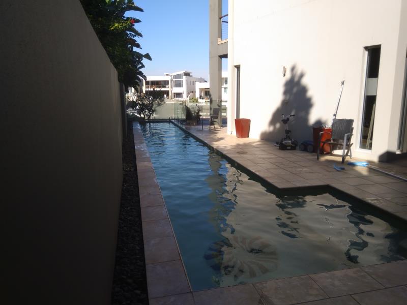 pool cleaner Paradise Point