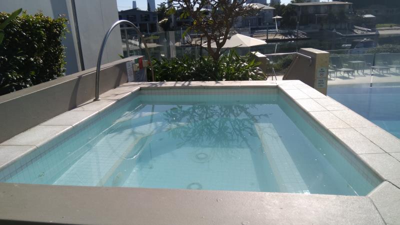 pool cleaner Broadbeach Waters