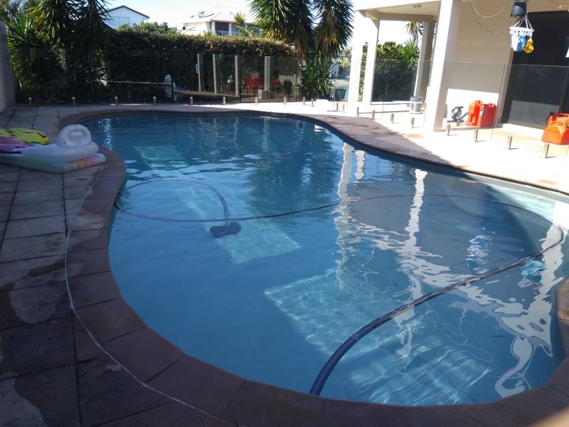 pool cleaner Runaway Bay