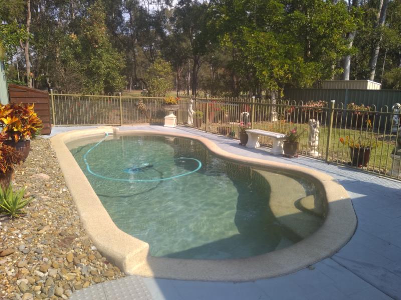 pool services Arundel