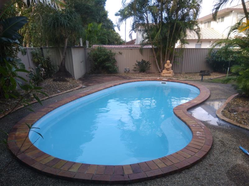 pool cleaner Runaway Bay