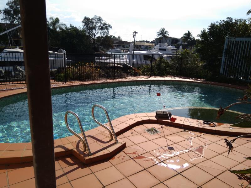 pool services Runaway Bay