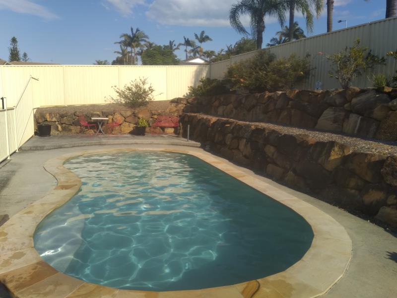 pool cleaner Arundel