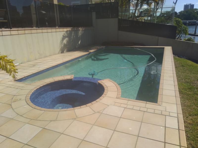 pool cleaner Surfers Paradise
