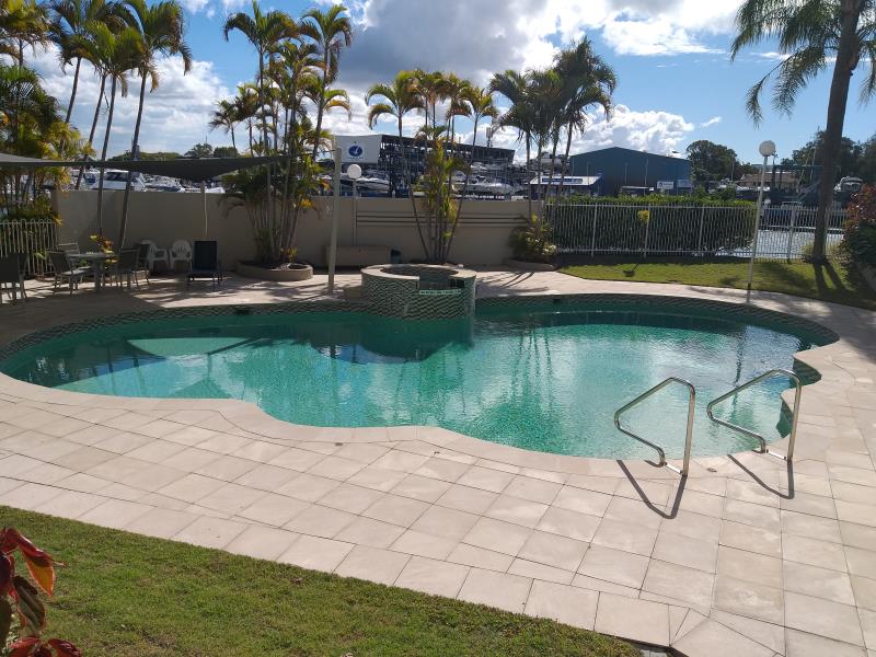 pool services Runaway Bay