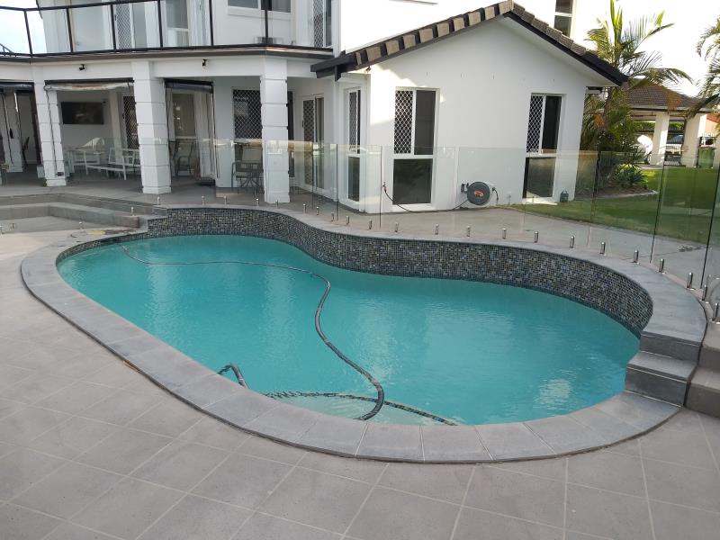 pool cleaner Runaway Bay