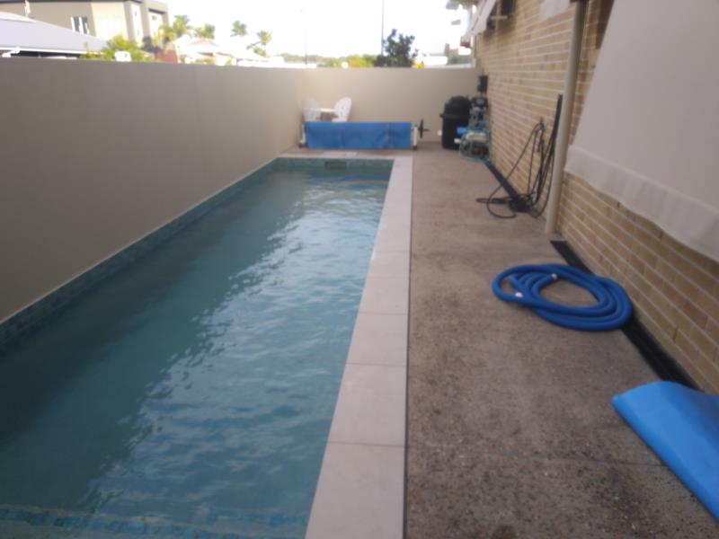 pool cleaner Hope Island