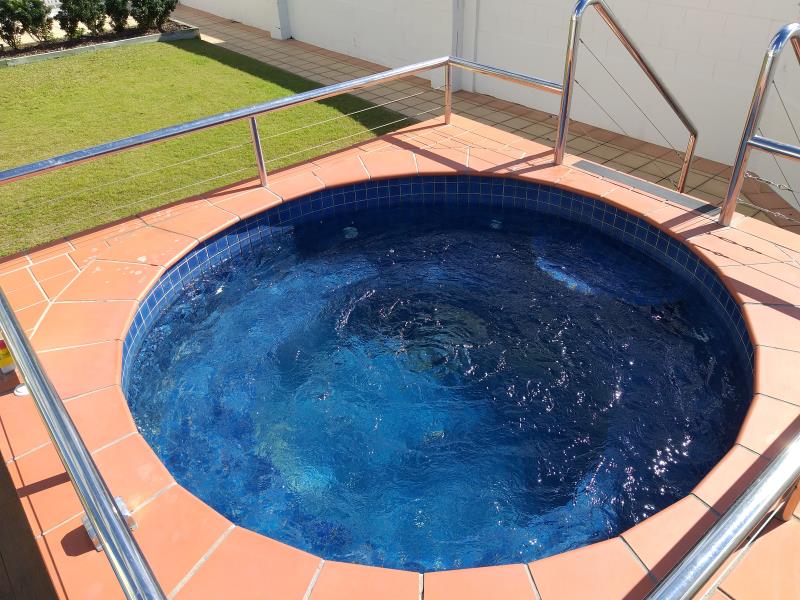 pool cleaner Surfers Paradise
