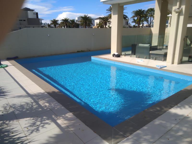 pool cleaner Paradise Point