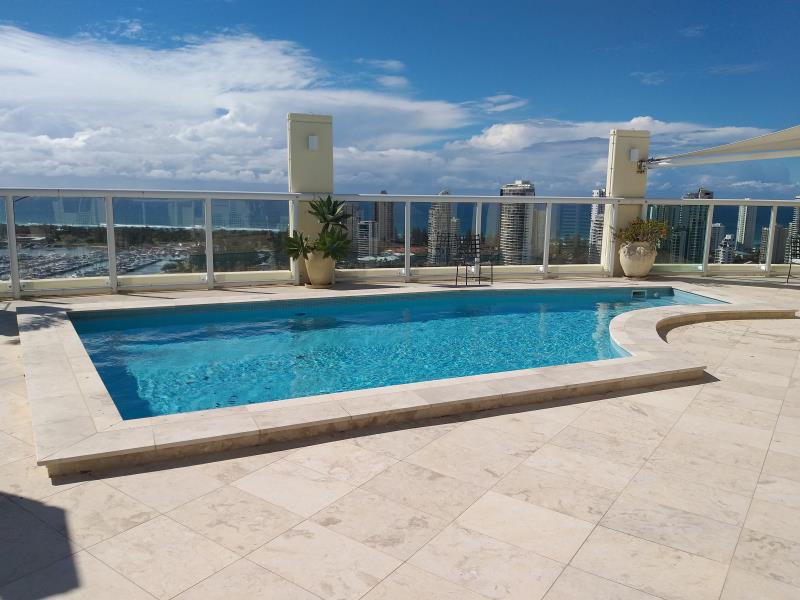 pool cleaner Southport