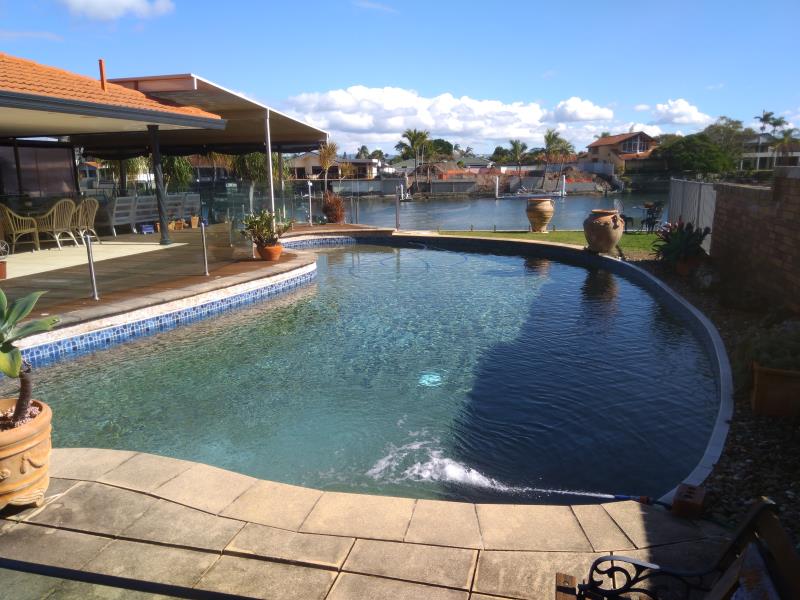 pool services Broadbeach Waters