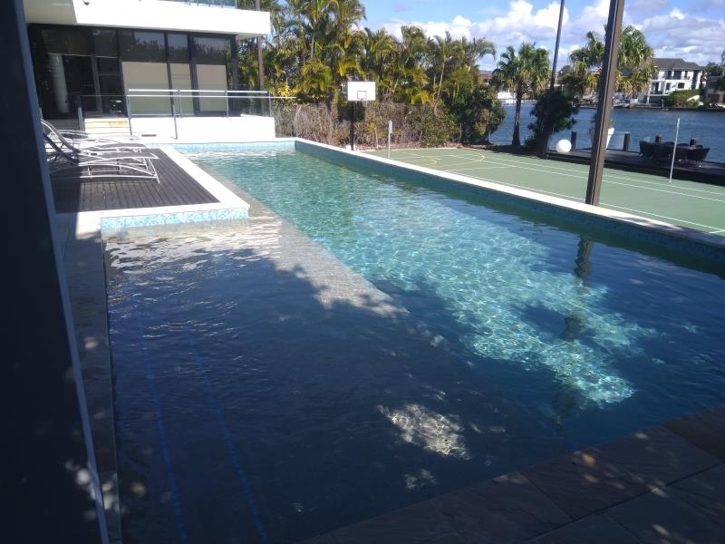 pool cleaner Broadbeach Waters