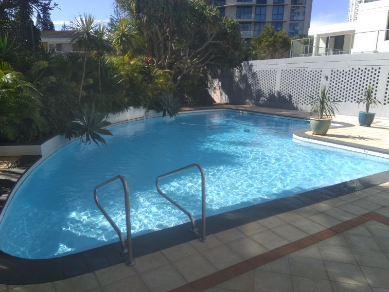 pool cleaner Surfers Paradise