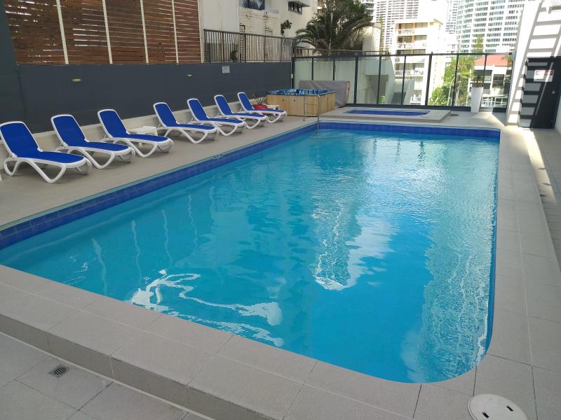pool cleaner Surfers Paradise