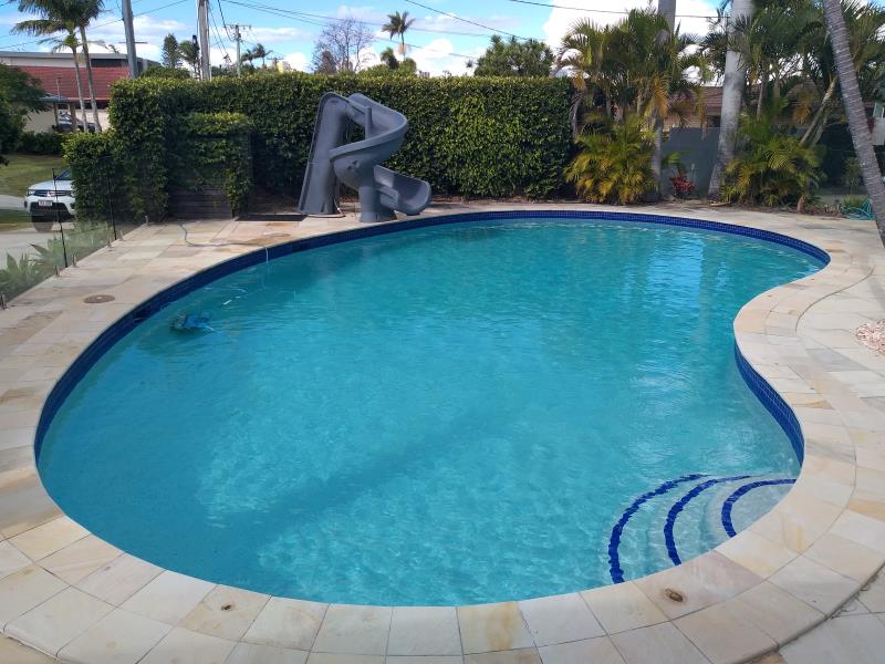 pool cleaner Broadbeach Waters