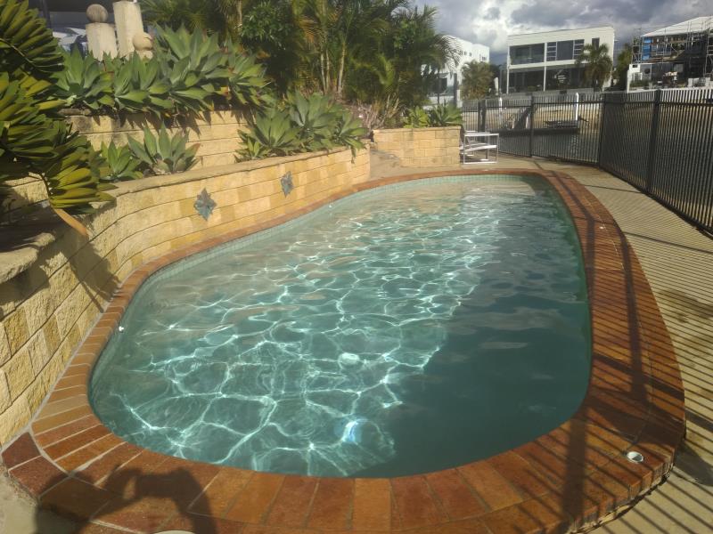 pool services Broadbeach Waters