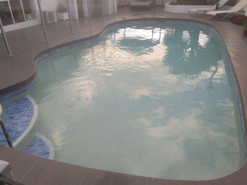 pool cleaner Broadbeach Waters
