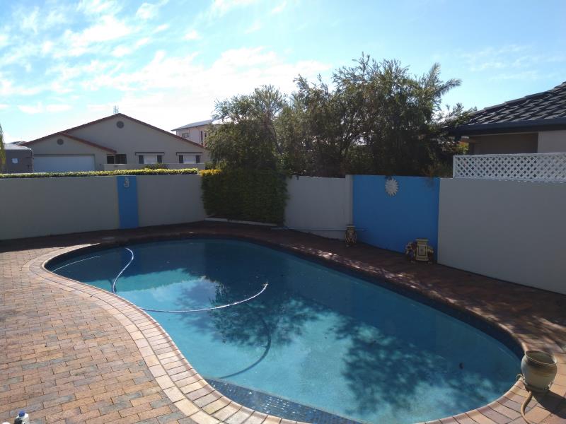 pool services Runaway Bay