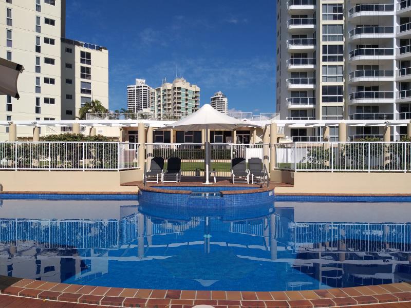 pool cleaner Main Beach
