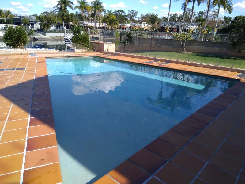 pool cleaner Runaway Bay