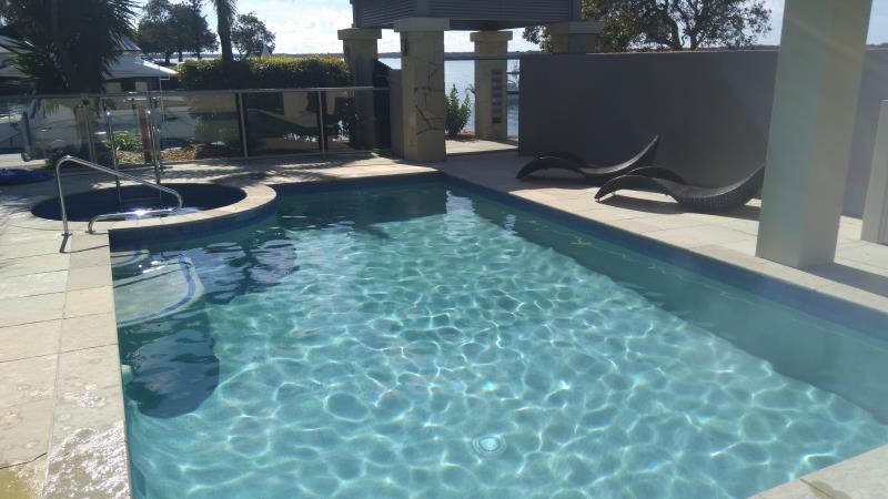 pool cleaner Runaway Bay