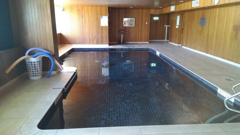 pool cleaner Runaway Bay