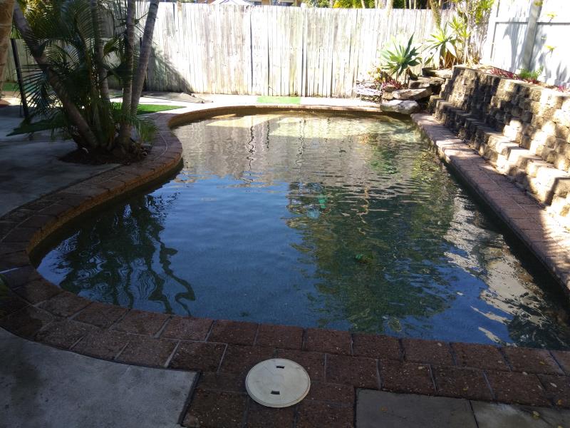 pool cleaner Runaway Bay