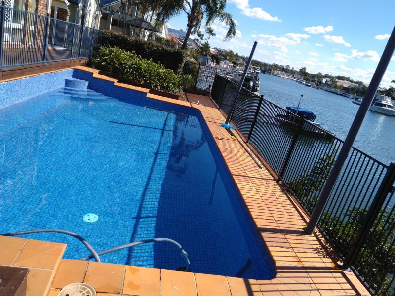 pool services Runaway Bay