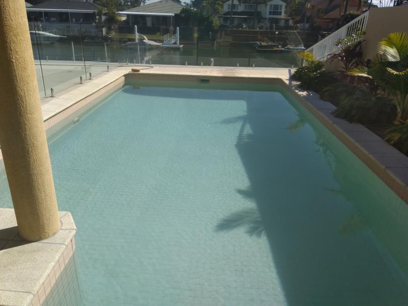pool cleaner Runaway Bay