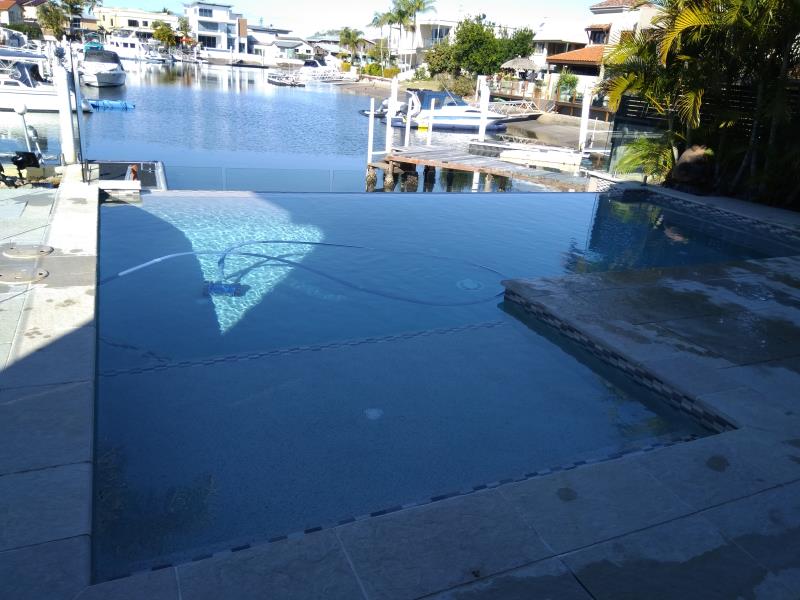 pool cleaner Runaway Bay
