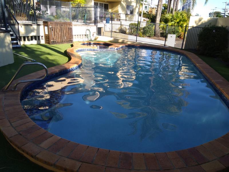 pool services Runaway Bay