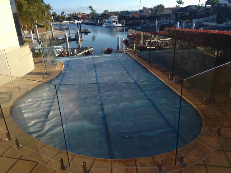 pool cleaner Runaway Bay