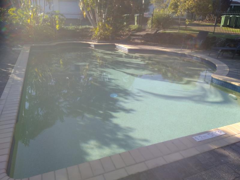 pool cleaner Arundel