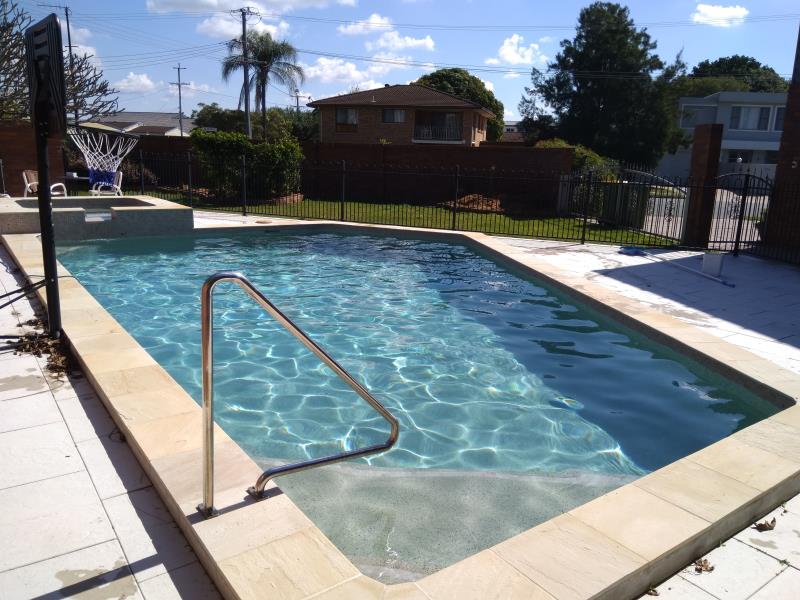 pool services Runaway Bay