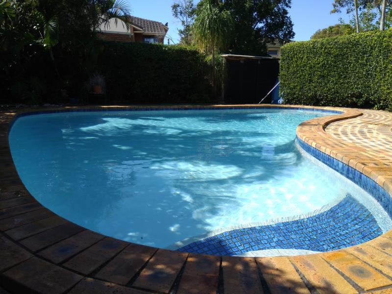 pool cleaner Runaway Bay
