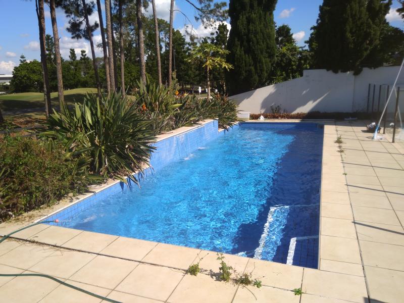pool cleaner Hope Island