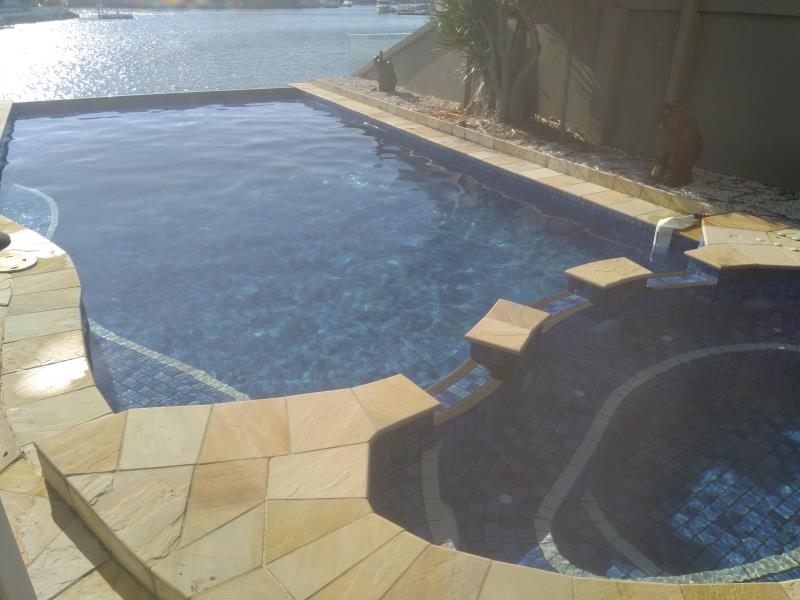 pool cleaner Runaway Bay