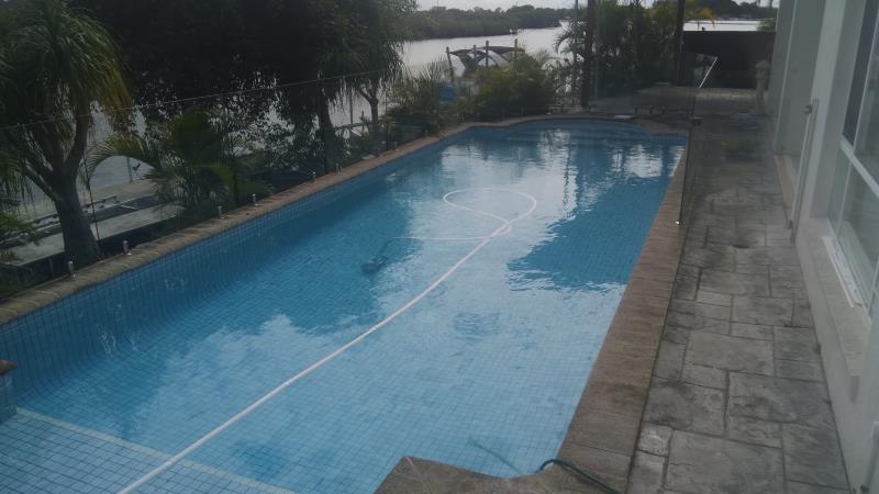 pool cleaner Paradise Point