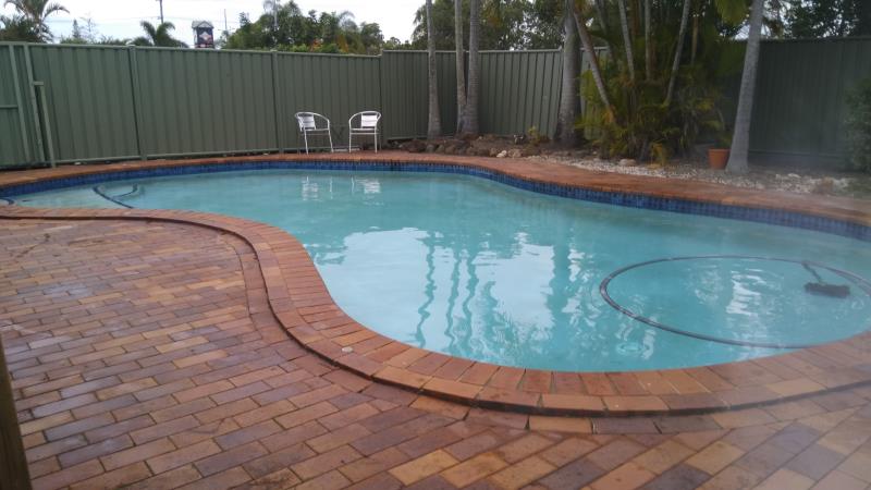 pool cleaner Arundel